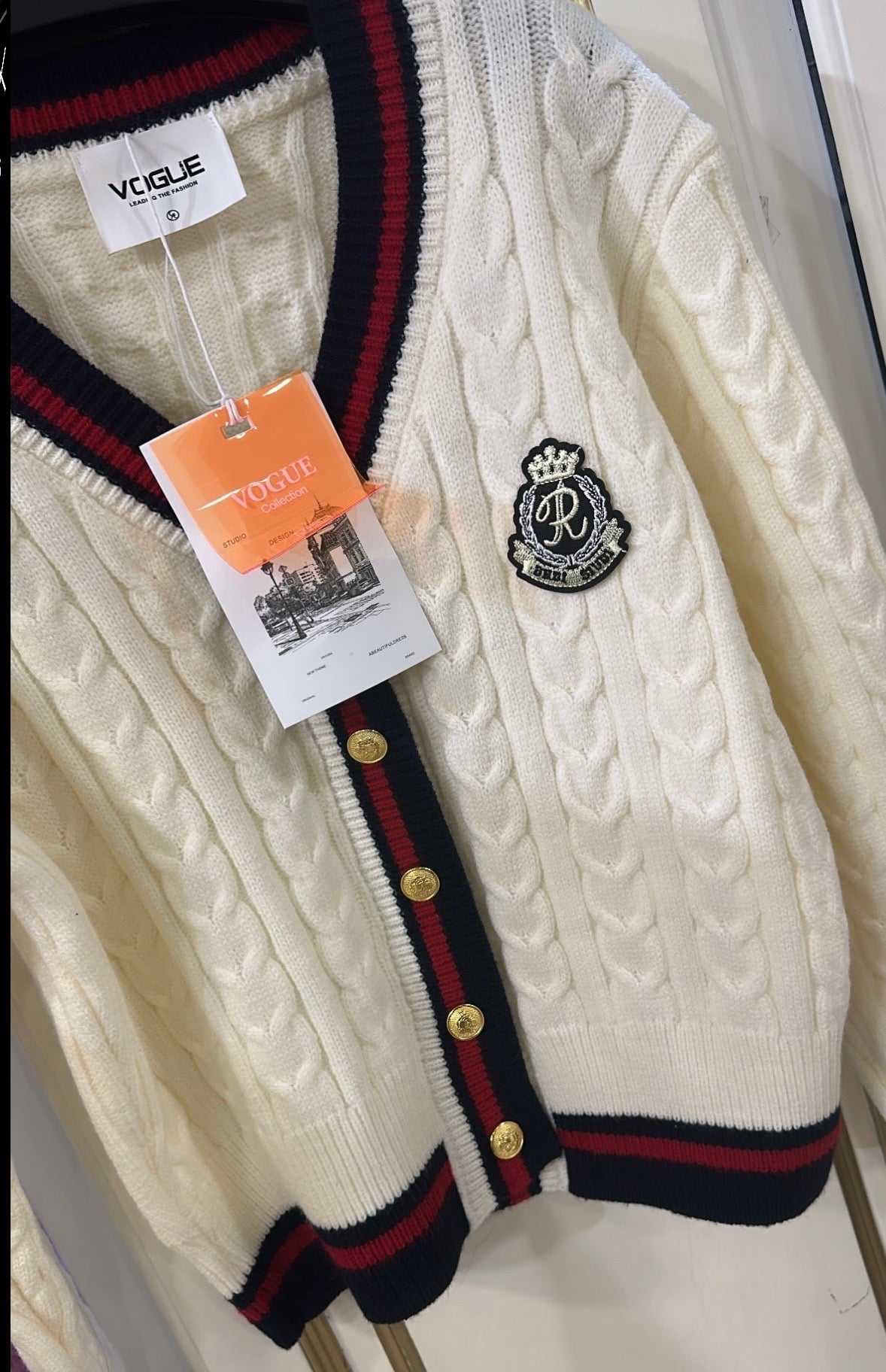 Cardigan with gold bottons